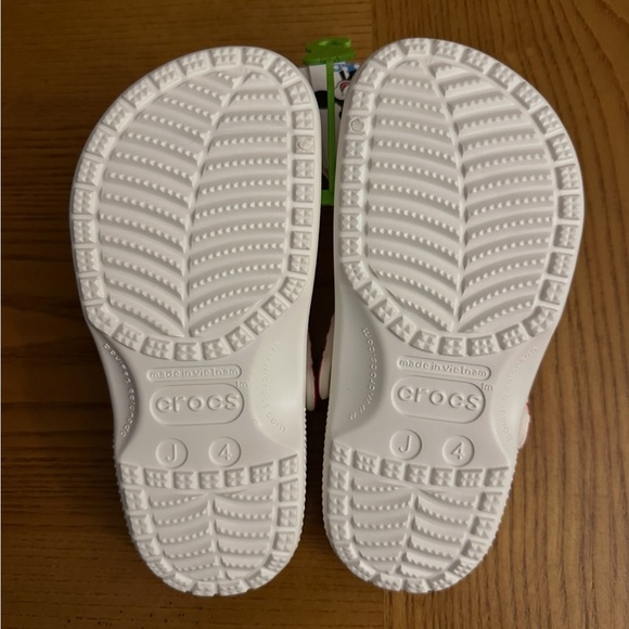 NWT CROCS Minnie Mouse Clogs KIDS J4 - Picture 3 of 4